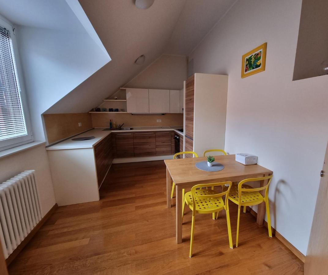 Appartamento L'Oro Di Napoli Zagreb Exterior foto